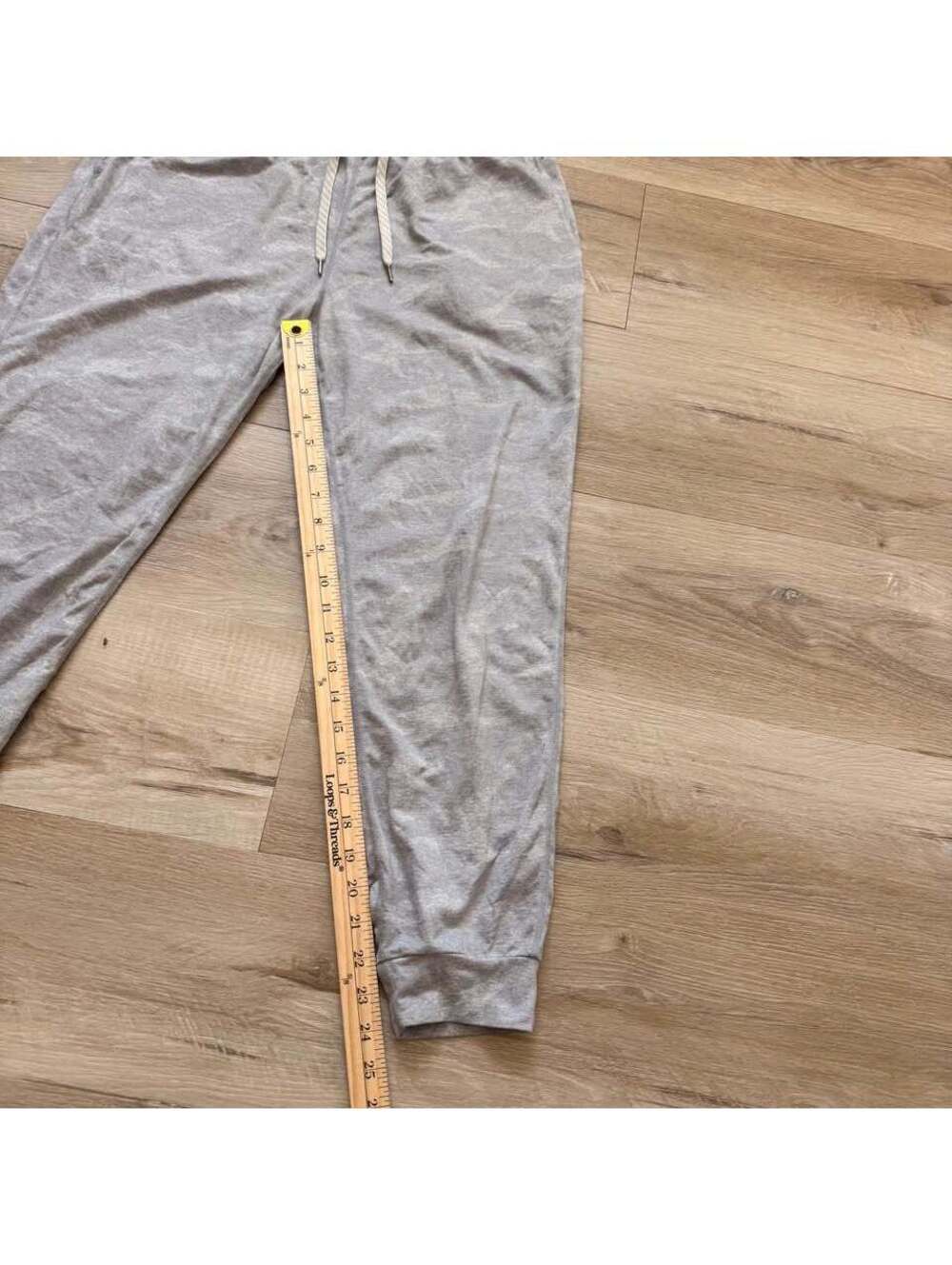 Vuori Performance Joggers DreamKnit Fabric Gray Camo Women's M - Picture 5 of 5